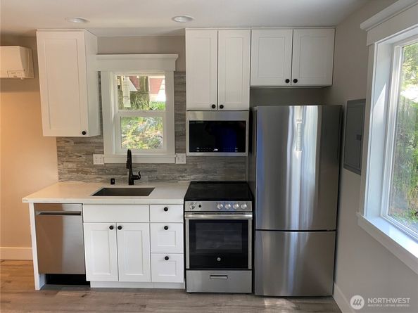 210 S 173rd Place 1, Burien WA 98148