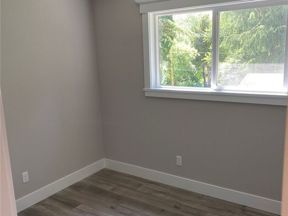 210 S 173rd Place 1, Burien WA 98148