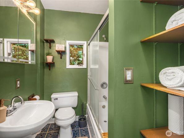 151 77th Street N, Seattle WA 98103