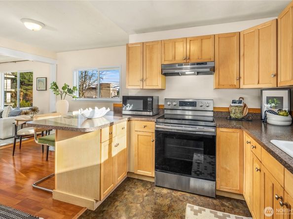 151 77th Street N, Seattle WA 98103