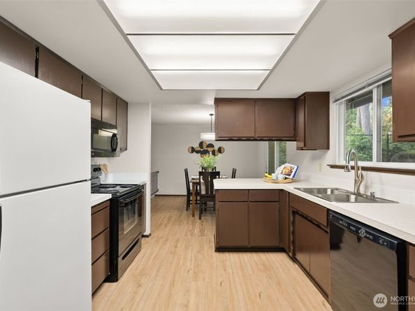 4600 NW 82nd Street, Silverdale WA 98383