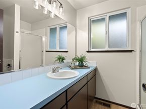 4600 NW 82nd Street, Silverdale WA 98383