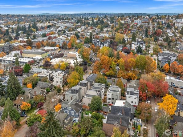 1416 N 47th Street B, Seattle WA 98103