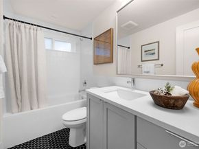 1416 N 47th Street B, Seattle WA 98103