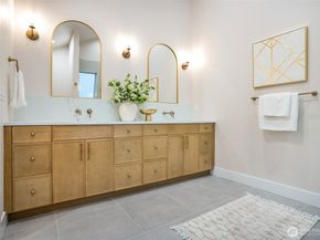 18607 104th Avenue NE B, Bothell WA 98011