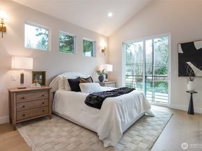 18607 104th Avenue NE B, Bothell WA 98011