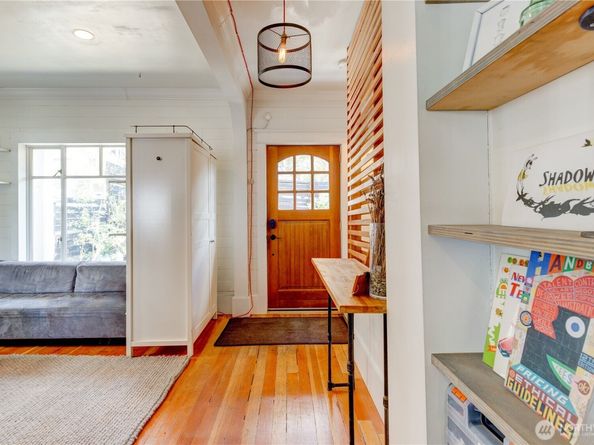 2247 14th Avenue W, Seattle WA 98119