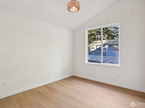 13748 Stone Avenue N, Seattle WA 98133