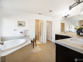 7648 NE 195th Street, Kenmore WA 98028