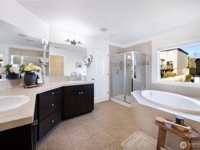 7648 NE 195th Street, Kenmore WA 98028