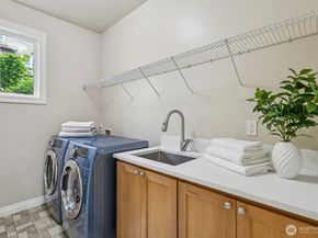 721 Lingering Pine Drive NW, Issaquah WA 98027