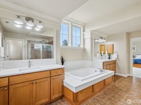 721 Lingering Pine Drive NW, Issaquah WA 98027