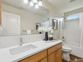 721 Lingering Pine Drive NW, Issaquah WA 98027