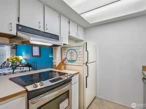 8911 Holly Drive 104, Everett WA 98208