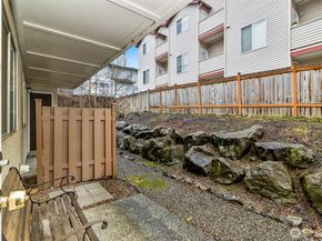 8911 Holly Drive 104, Everett WA 98208