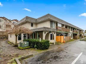 8911 Holly Drive 104, Everett WA 98208