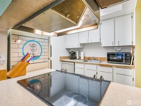 8911 Holly Drive 104, Everett WA 98208