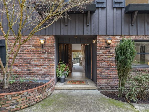 16521 NE 1st Place, Bellevue WA 98008