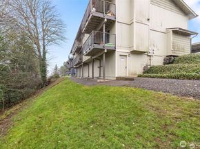 3400 Narrows View Lane NE 204, Bremerton WA 98310