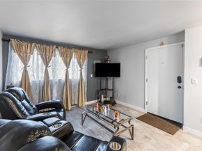 12434 Ambaum Boulevard SW 114, Burien WA 98146