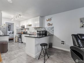 12434 Ambaum Boulevard SW 114, Burien WA 98146