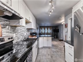 12434 Ambaum Boulevard SW 114, Burien WA 98146