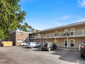 8701 35th Avenue NE 9, Seattle WA 98115