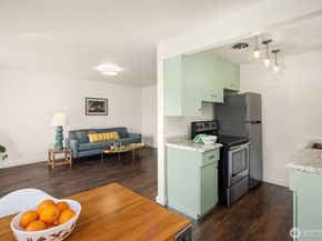 8701 35th Avenue NE 9, Seattle WA 98115