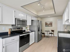 9201 NE Juanita Drive 205, Kirkland WA 98034