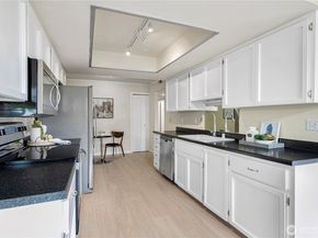 9201 NE Juanita Drive 205, Kirkland WA 98034