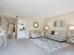 9201 NE Juanita Drive 205, Kirkland WA 98034