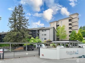 9201 NE Juanita Drive 205, Kirkland WA 98034