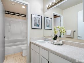 9201 NE Juanita Drive 205, Kirkland WA 98034