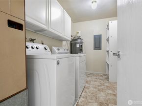 9201 NE Juanita Drive 205, Kirkland WA 98034