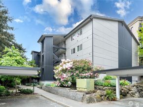 9201 NE Juanita Drive 205, Kirkland WA 98034