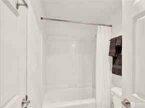 3318 30th Avenue SW B404, Seattle WA 98126