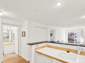 3318 30th Avenue SW B404, Seattle WA 98126