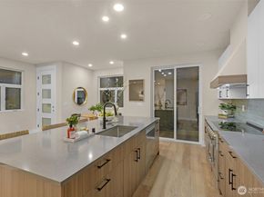 910 15th Avenue, Seattle WA 98122