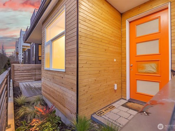 910 15th Avenue, Seattle WA 98122