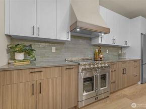 910 15th Avenue, Seattle WA 98122