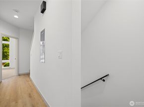 7009 9th Avenue NE, Seattle WA 98115