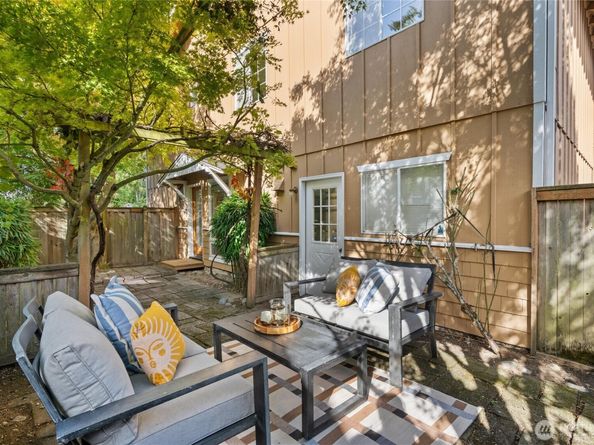 4321 SW Lander Street, Seattle WA 98116