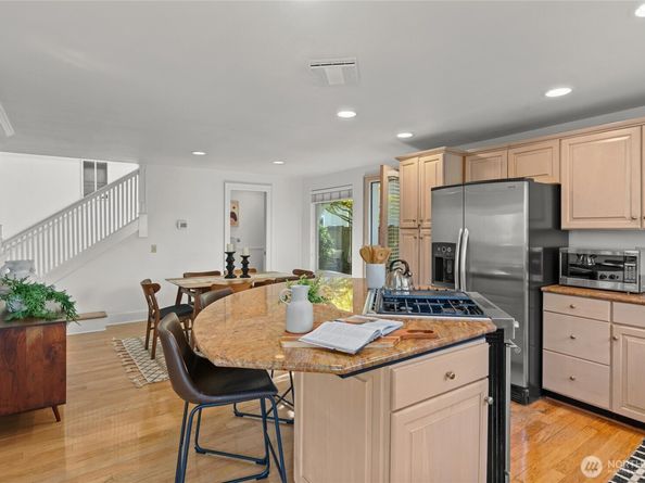 4321 SW Lander Street, Seattle WA 98116