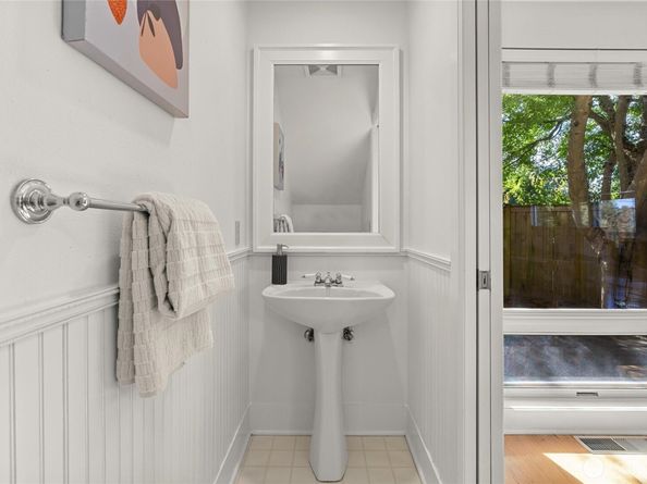 4321 SW Lander Street, Seattle WA 98116