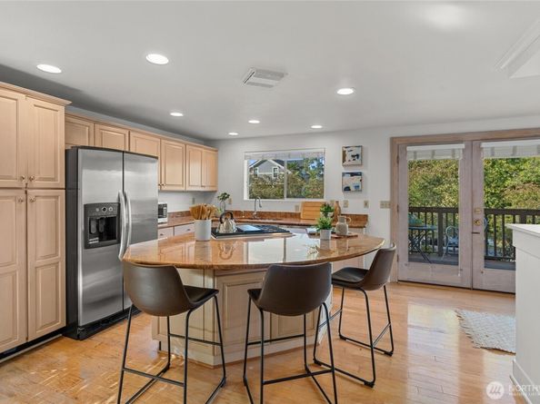 4321 SW Lander Street, Seattle WA 98116