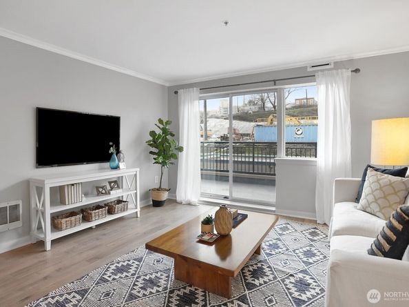 321 10th Avenue S 604, Seattle WA 98104