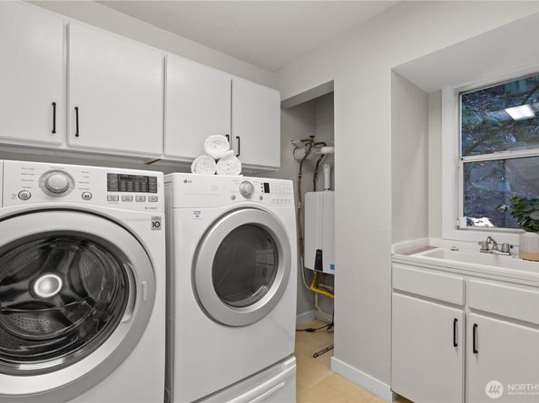 3513 S Leschi Place, Seattle WA 98144