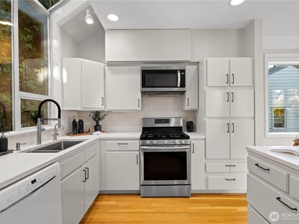 3513 S Leschi Place, Seattle WA 98144