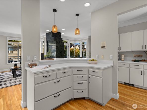 3513 S Leschi Place, Seattle WA 98144