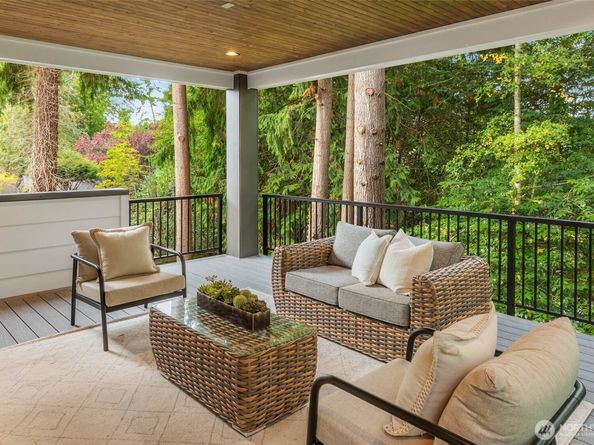 10620 NE 28th Place, Bellevue WA 98004